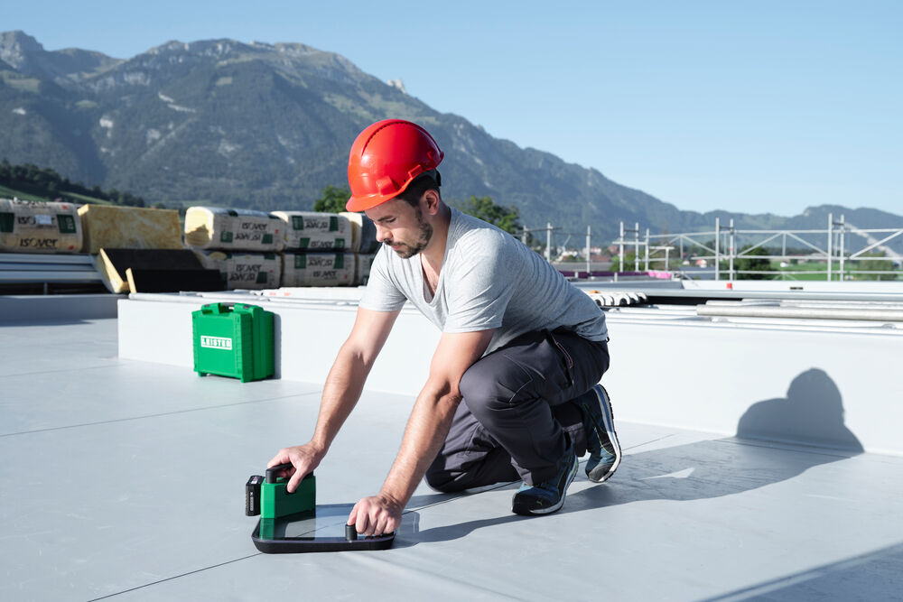 Find leaks quickly with the battery-powered vacuum testing device